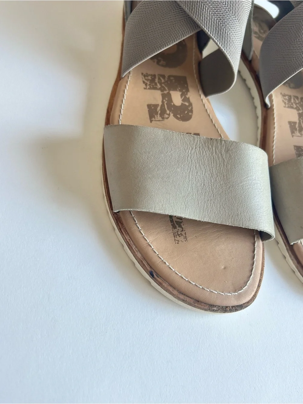 Sorel Olive Green Leather Elastic Straps Rubber Outsole Sandals size 10.5